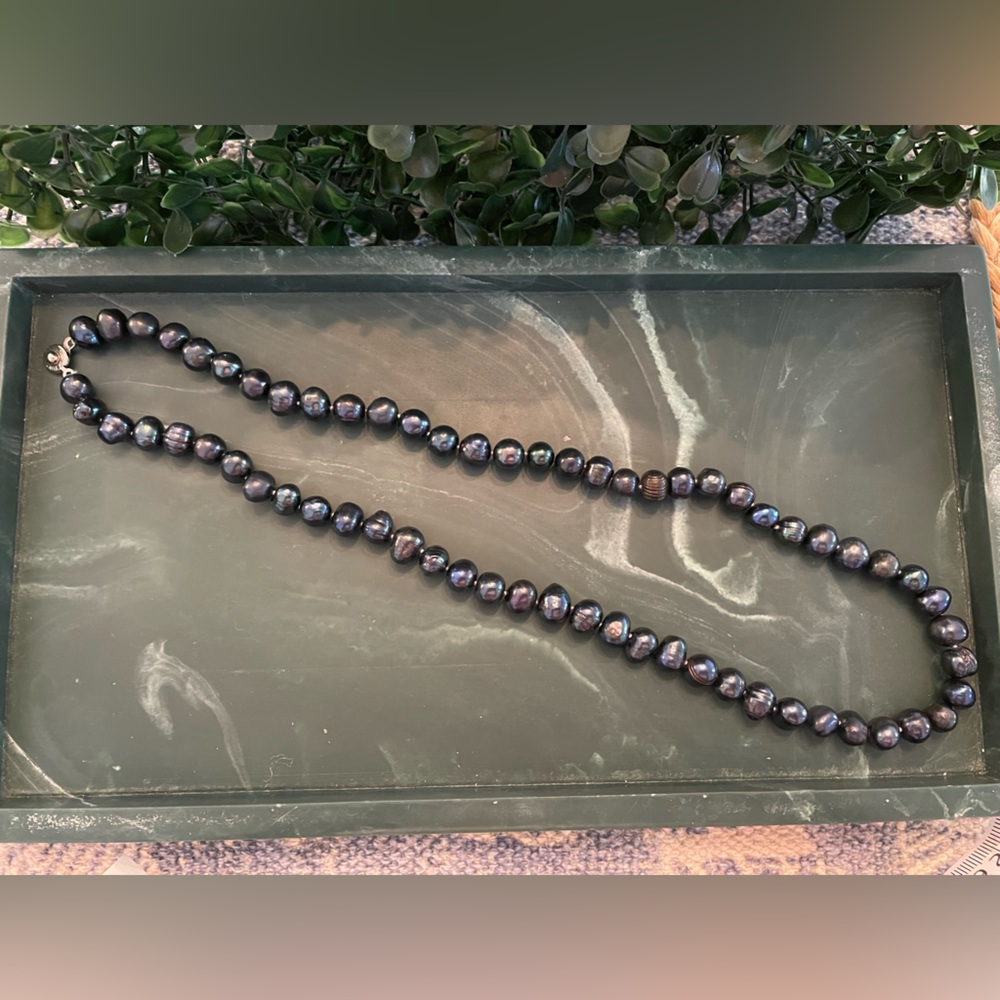 Authentic freshwater pearl necklace, 20in brand new